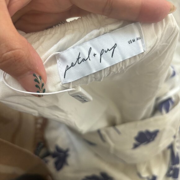 Petal & Pup Hazel Maxi Dress Navy Floral Medium NWOT - Picture 9 of 12